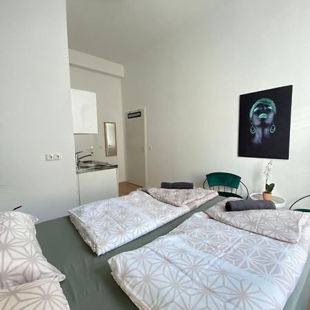 8 Fully Equipped Studio Shared Apt W Terrace Margareten Vienna Exterior photo