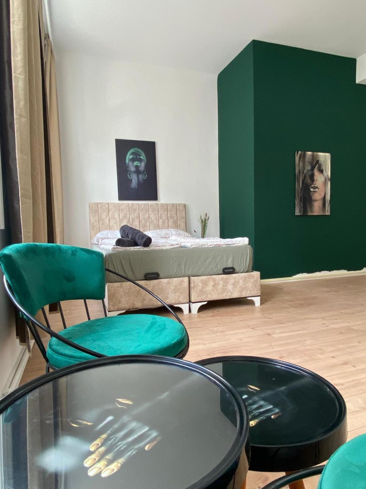 8 Fully Equipped Studio Shared Apt W Terrace Margareten Vienna Exterior photo