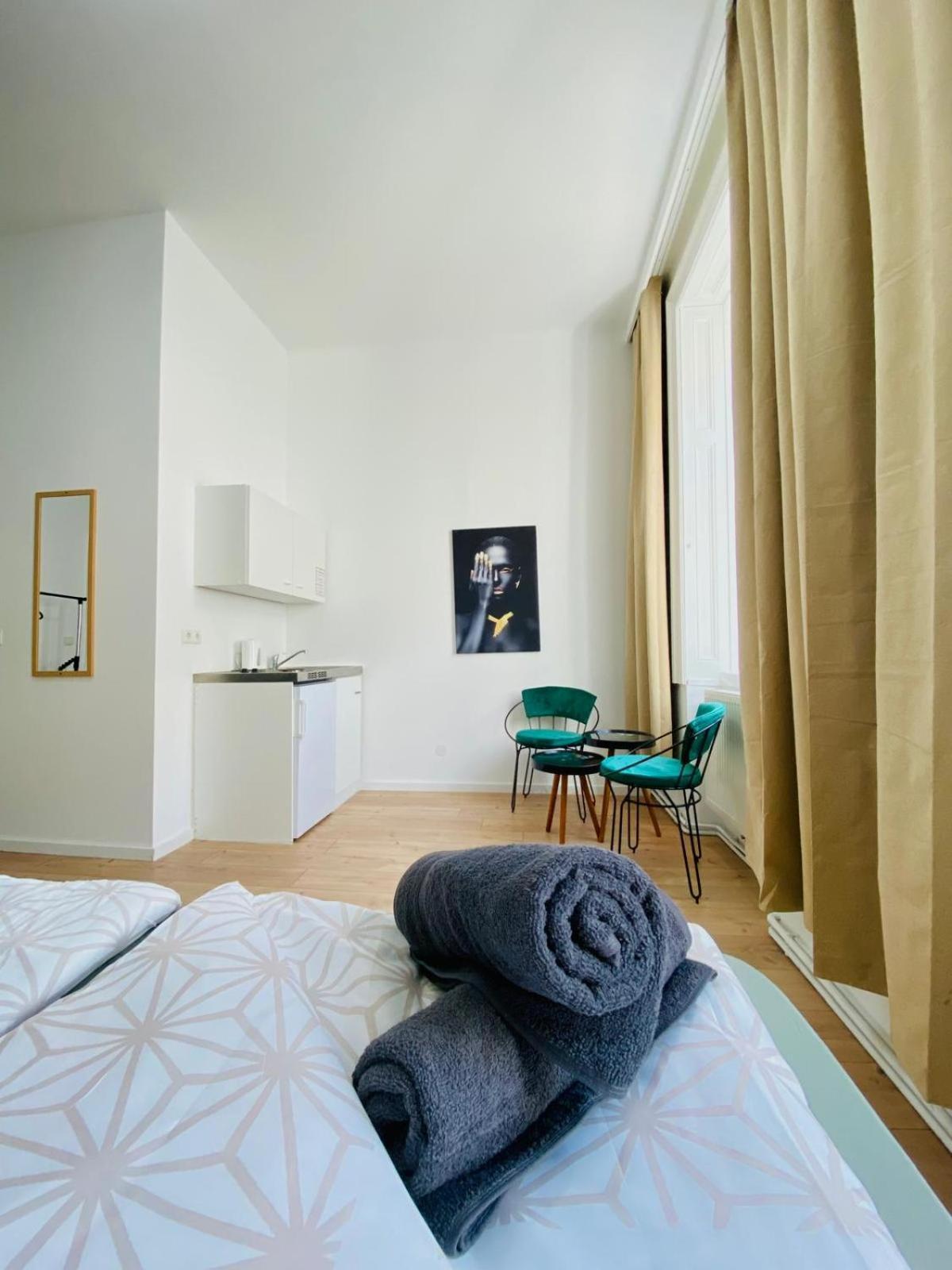 8 Fully Equipped Studio Shared Apt W Terrace Margareten Vienna Exterior photo