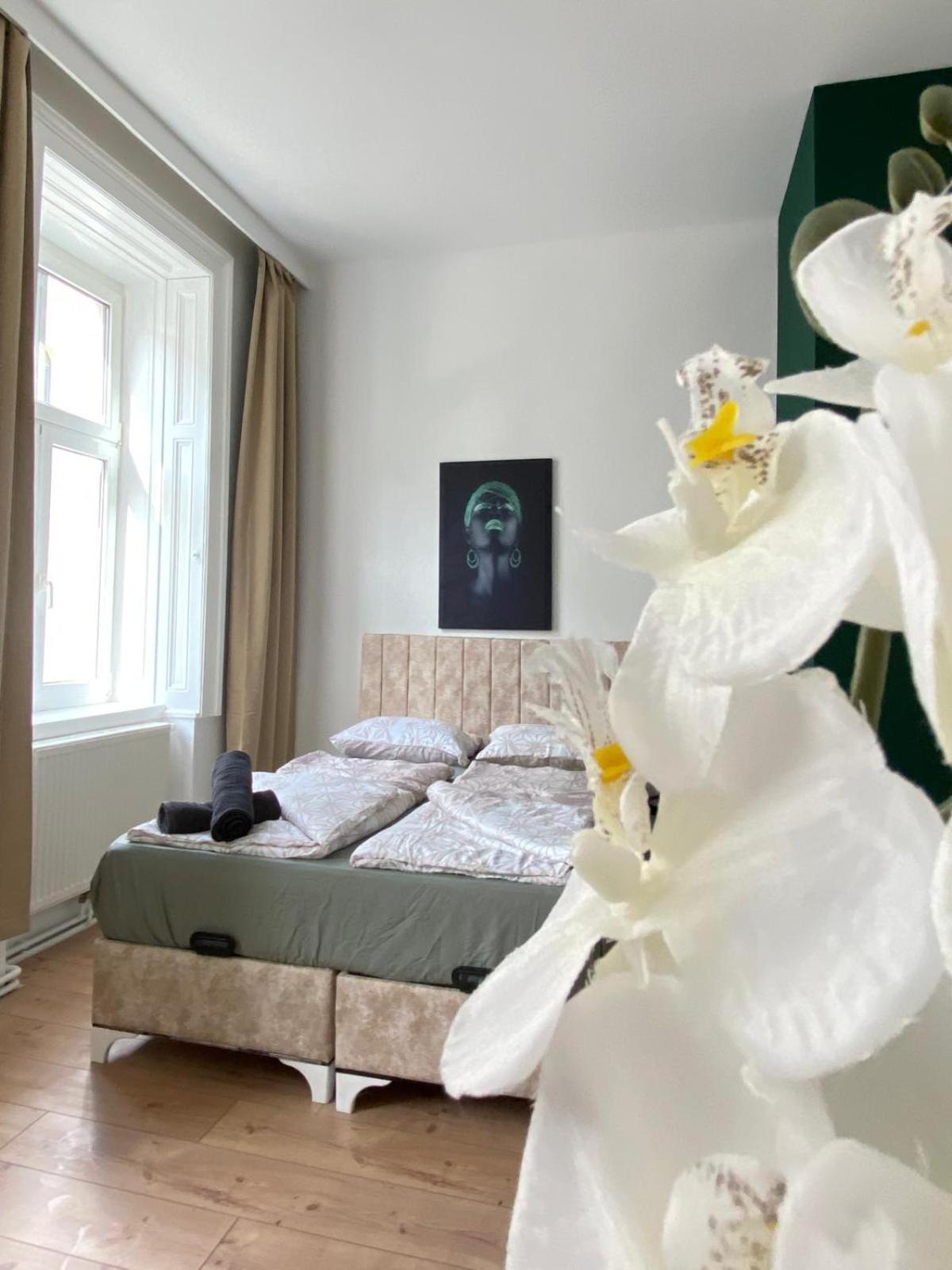 8 Fully Equipped Studio Shared Apt W Terrace Margareten Vienna Exterior photo