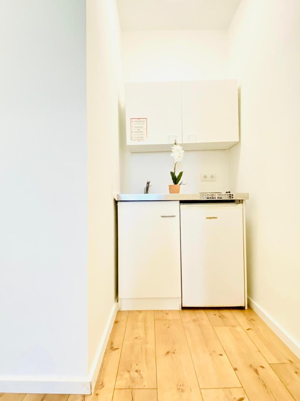 8 Fully Equipped Studio Shared Apt W Terrace Margareten Vienna Exterior photo