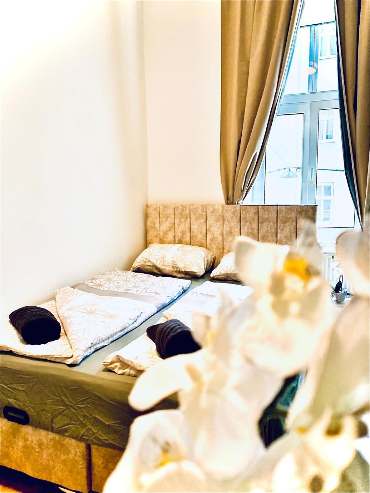 8 Fully Equipped Studio Shared Apt W Terrace Margareten Vienna Exterior photo
